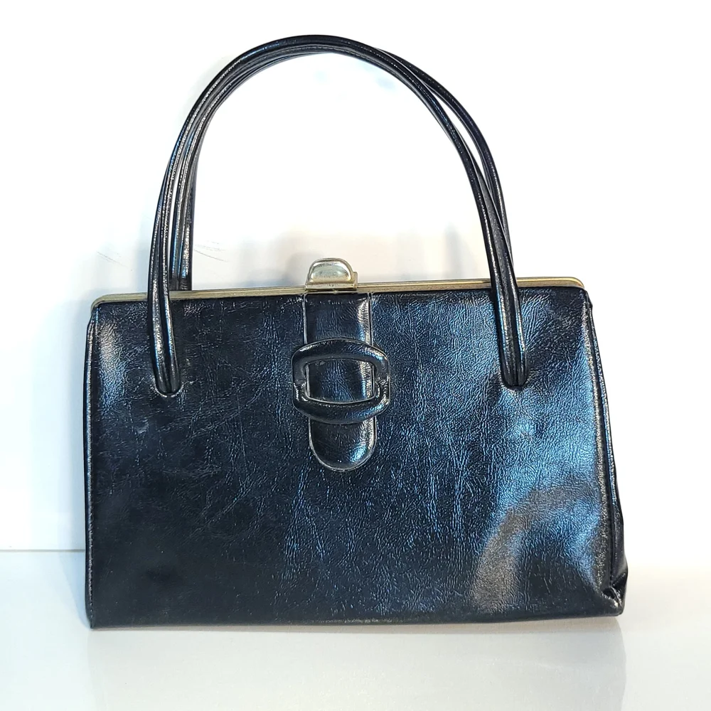 Classic Shape Vintage Handbag With Flip Lock Closure